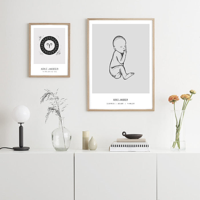 Affiche de naissance avec bébé et l'information de l'enfant