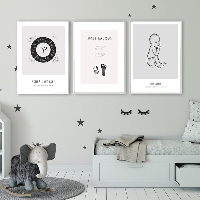 Affiche de naissance avec bébé et l'information de l'enfant