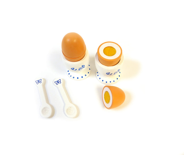 Tasses d'oeufs avec des œufs